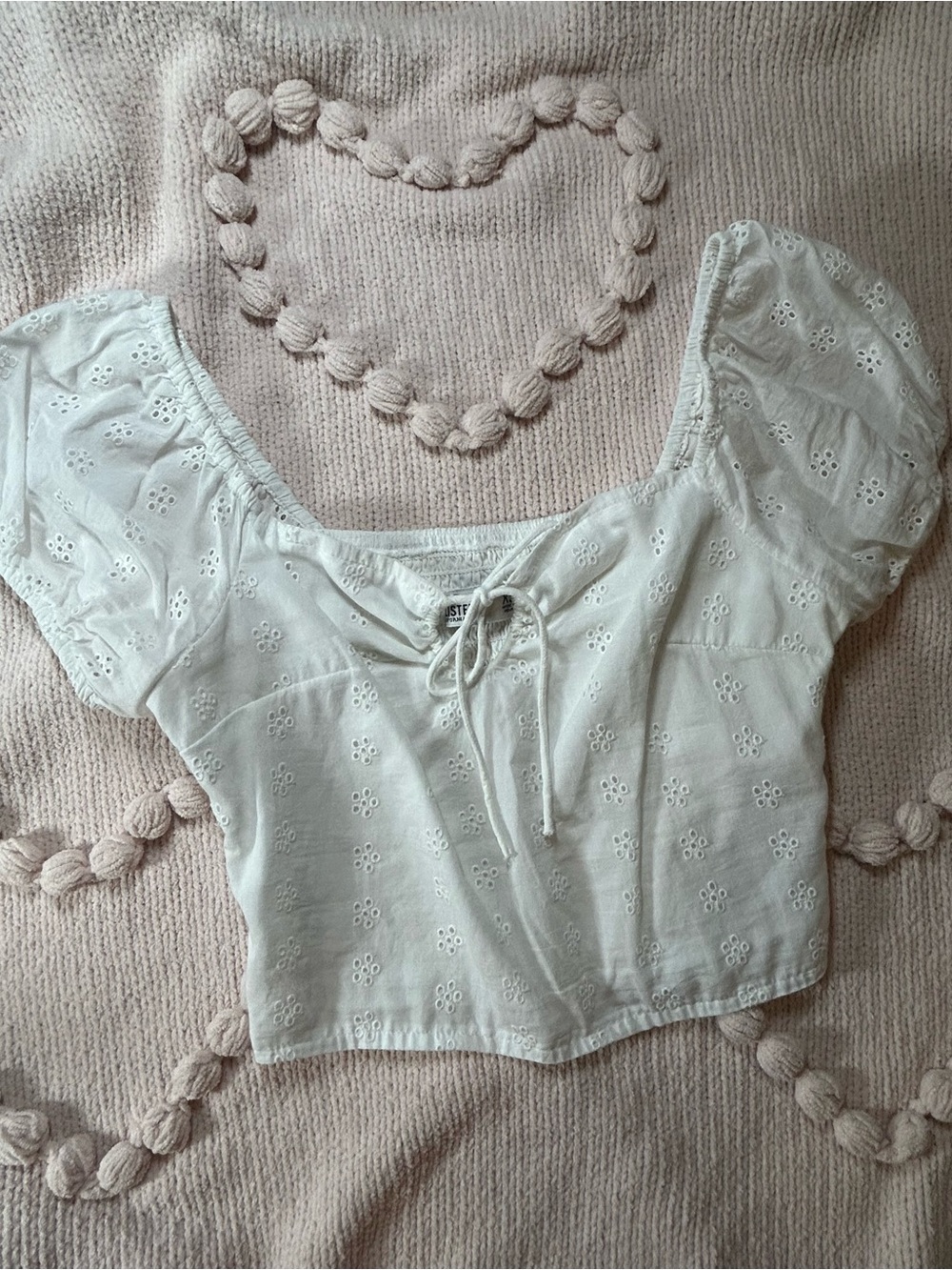 Hollister White Eyelet Tie-Front Puff Sleeve Crop Top